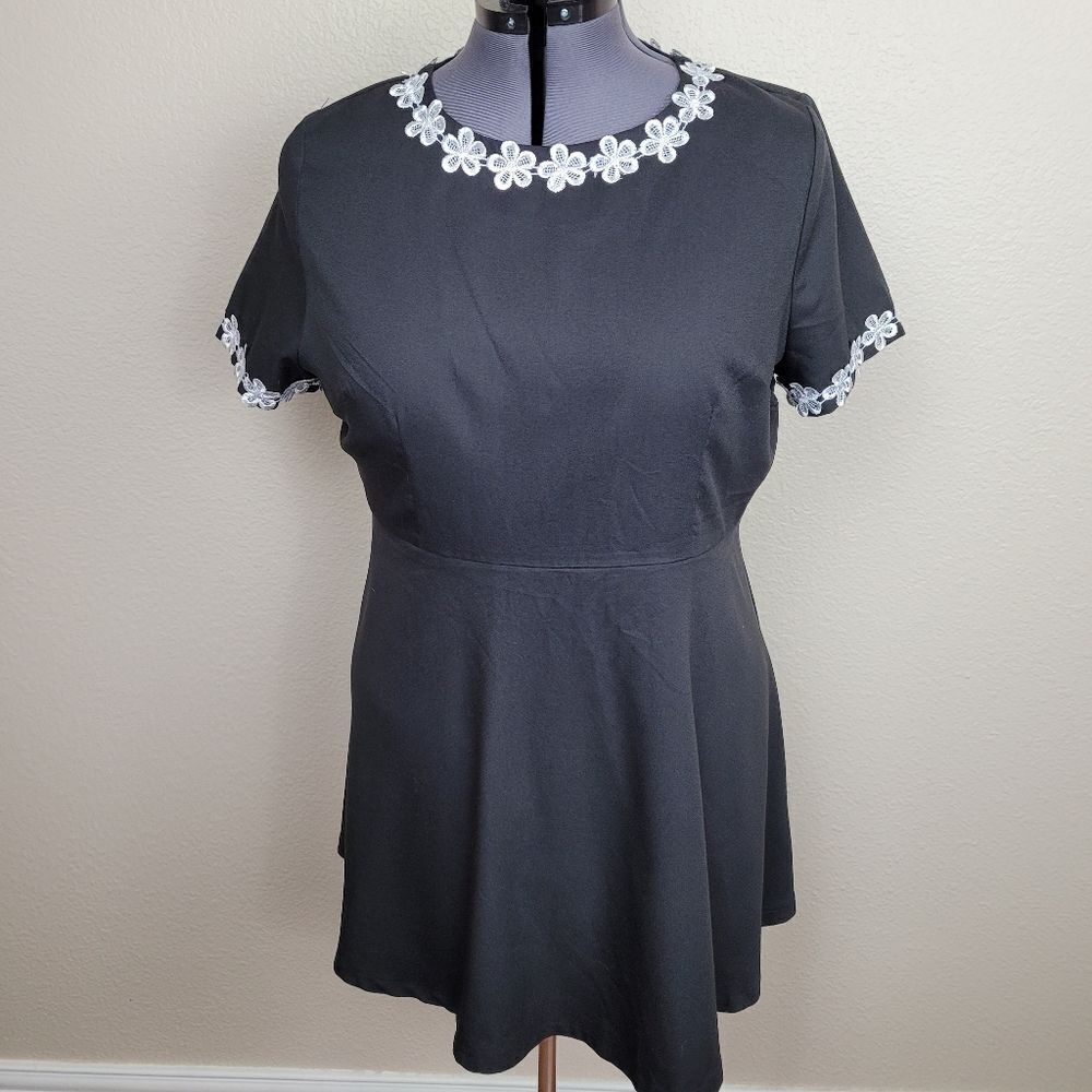 AX Paris Curve Black Mini Dress with White Floral Embroidered Collar US20 (6885)